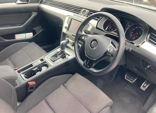 VOLKSWAGEN PASSAT VARIANT 2016/2 full