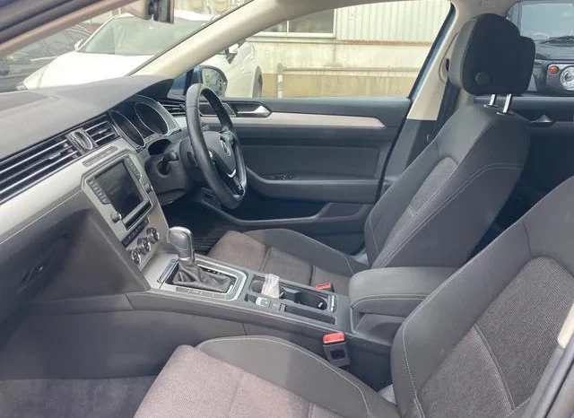 VOLKSWAGEN PASSAT VARIANT 2016/2 full