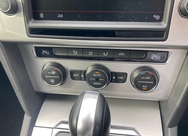 VOLKSWAGEN PASSAT VARIANT 2016/2 full